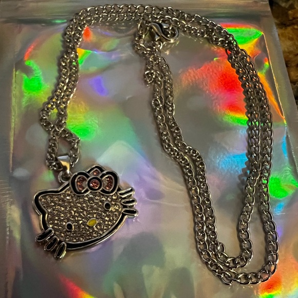 Hello kitty Necklace & Chain - Picture 1 of 4